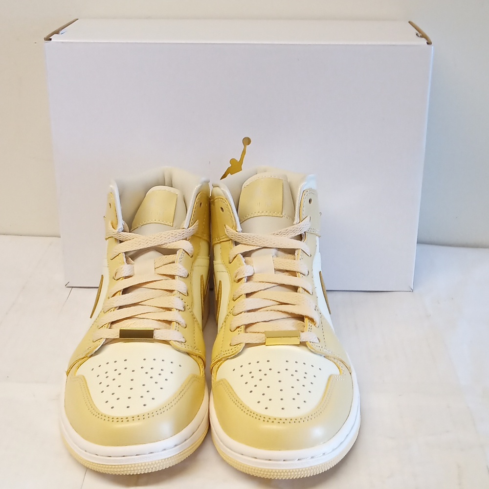 WMNS AIR JORDAN 1 MID SE (7.5W) - Picture 10 of 14